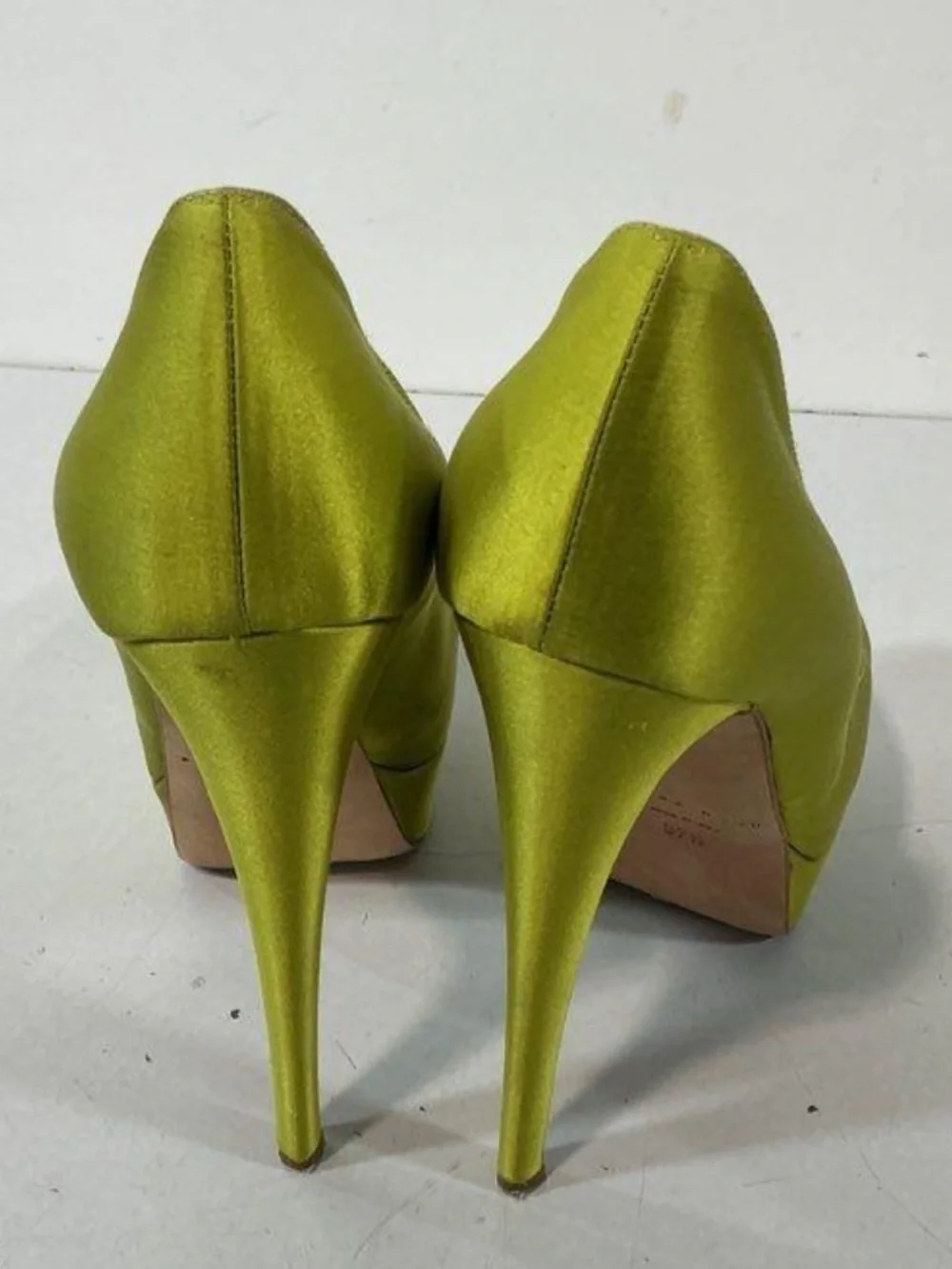 Women’s Brian Atwood Lime Green Satin Platform Pumps Size 37.5